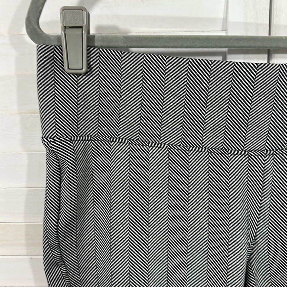 Torrid Studio Slim Fix Pixie Pants Size 0 Large  Ponte Herringbone Bone NWOT - Picture 5 of 13
